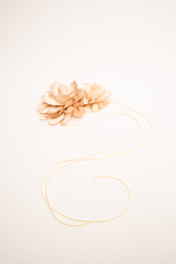 Cintura sottile rosa cipria con fiori 3D