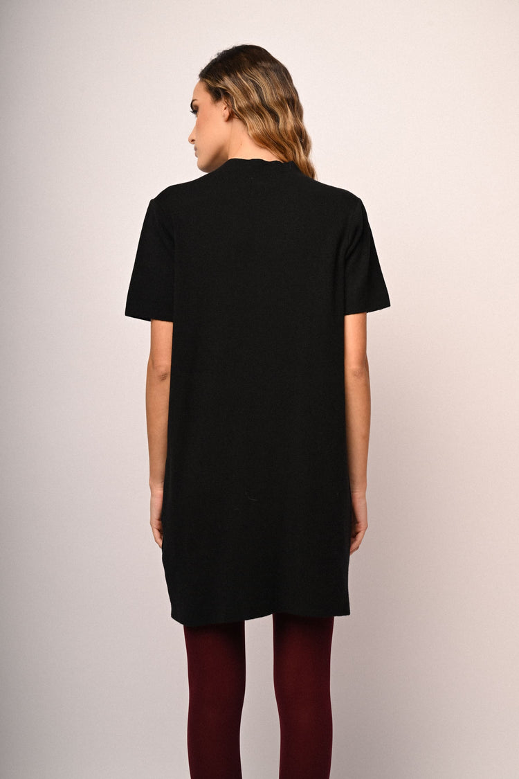 Abito in maglia con collo a lupetto