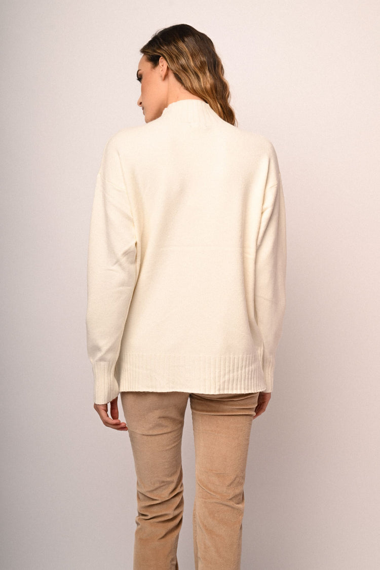 Pull oversize con collo a lupetto