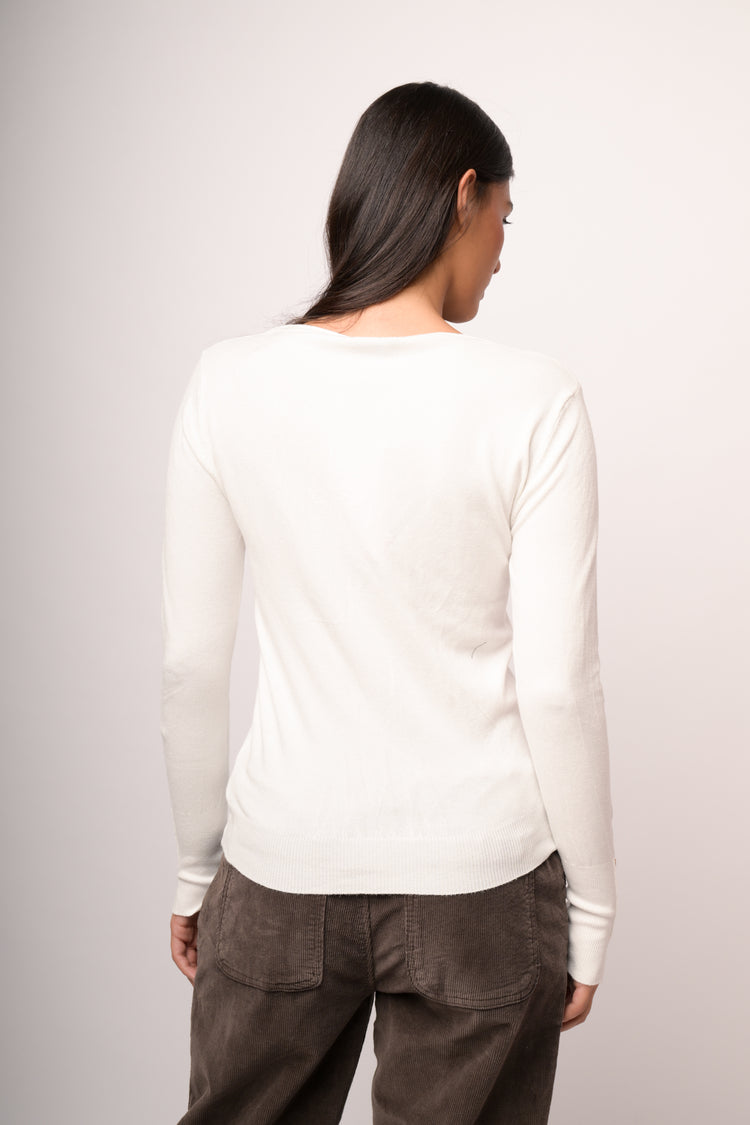 Pull basic girocollo avorio con bottoni dorati