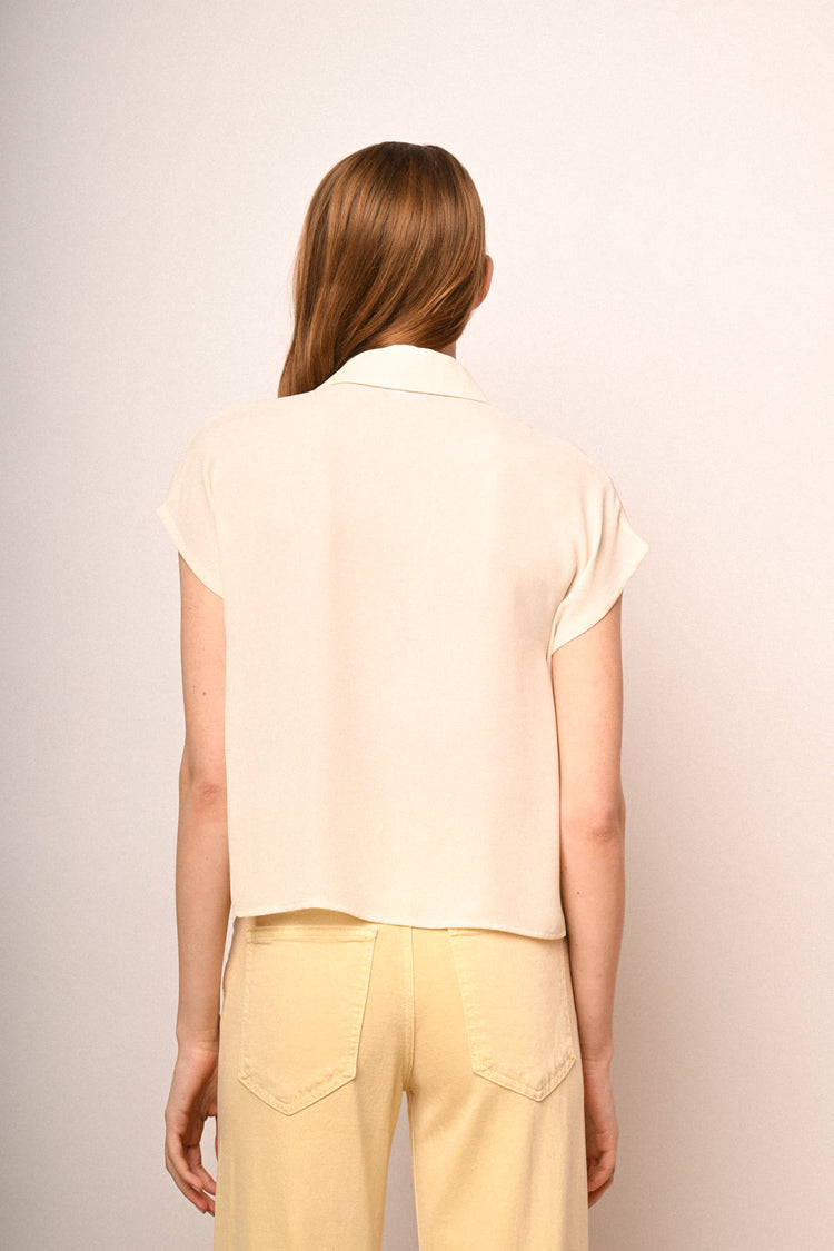 Camicia con maniche ad aletta