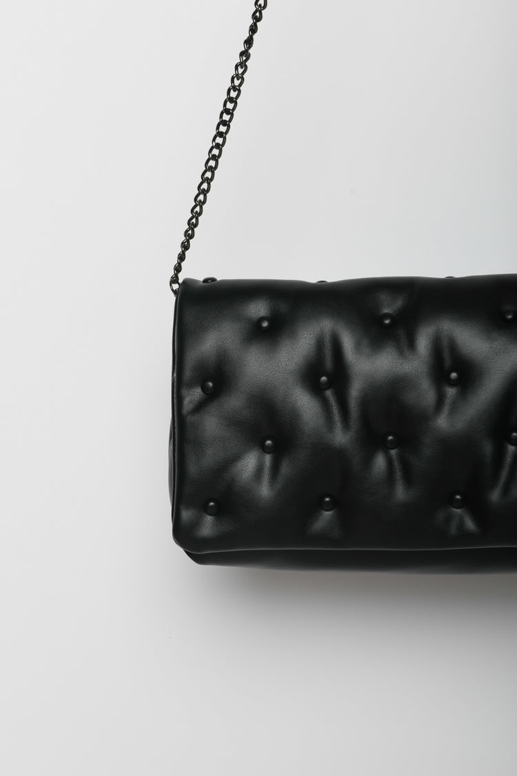Borsa a tracolla con borchie