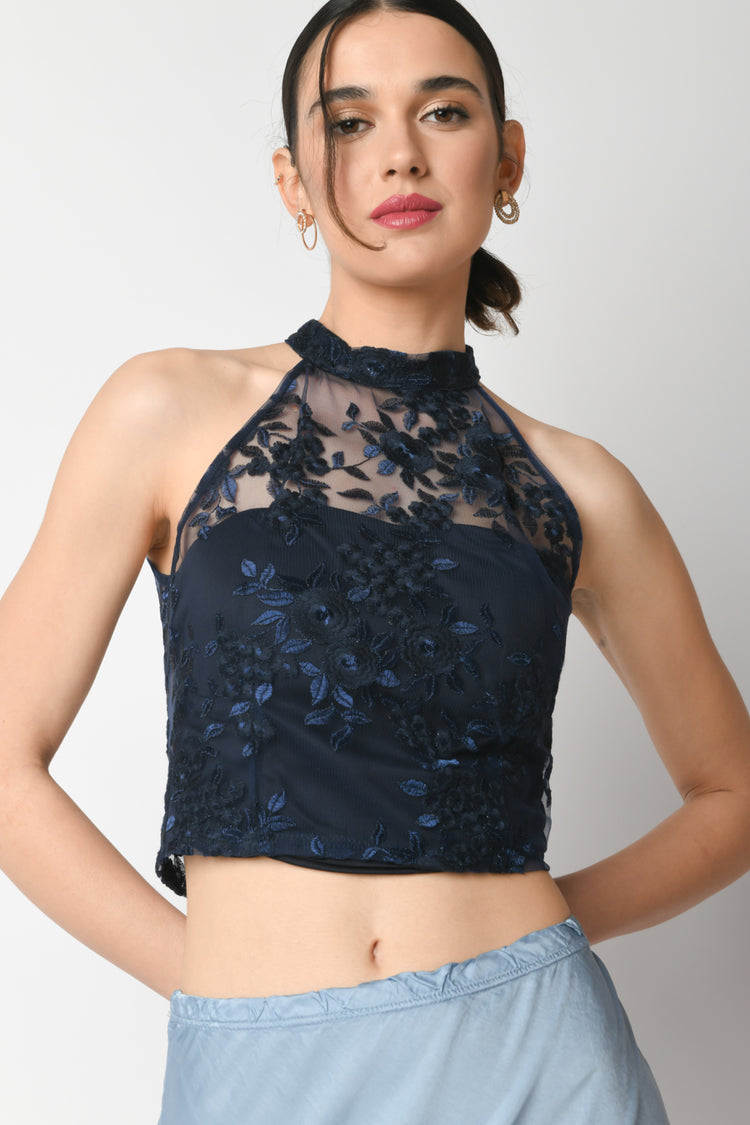 Top crop in tulle con ricami