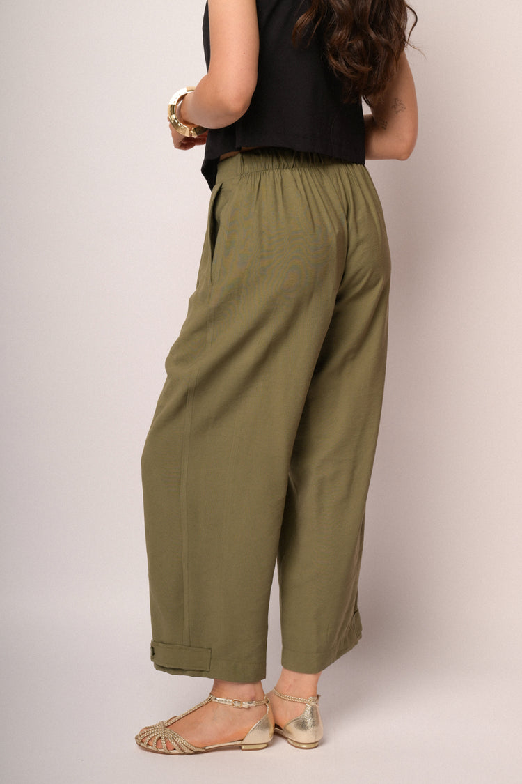Pantaloni cropped verde militare con bottoni al fondo