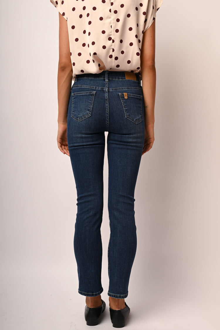 Jeans skinny con bottone gioiello