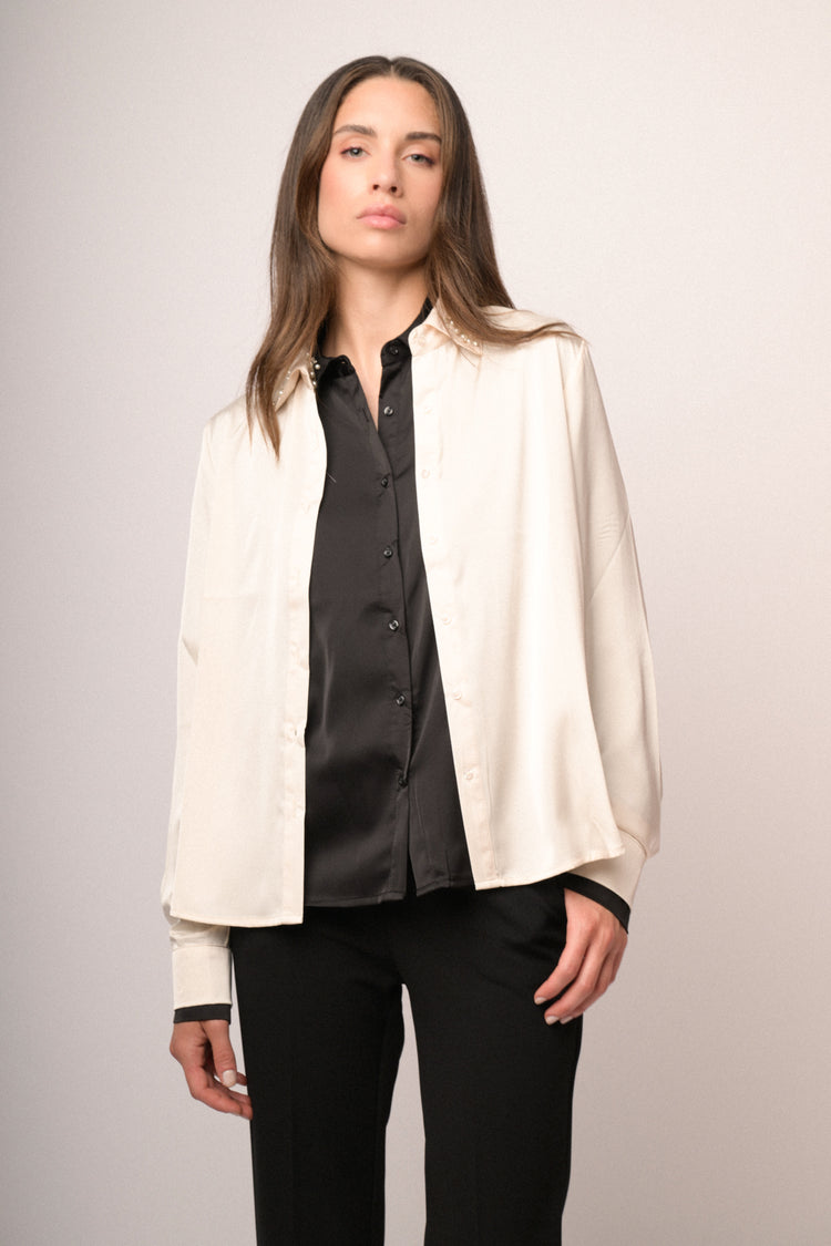 Camicia lucida con strass collo