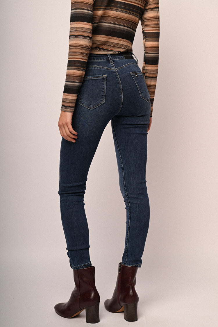 Jeans skinny con bottone a cuore