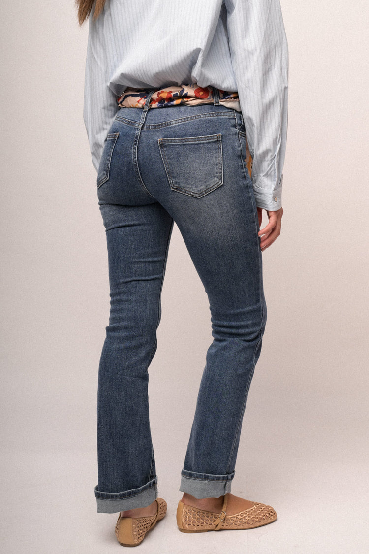 Jeans zampa con foulard