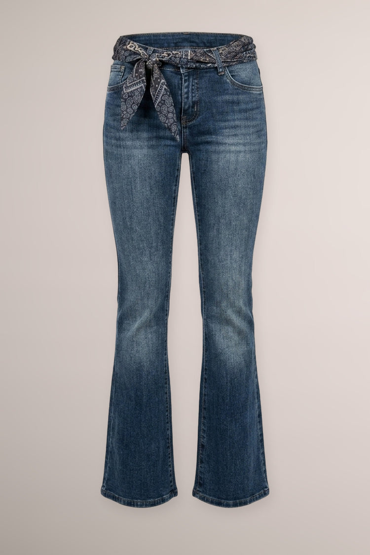 Jeans a zampa in denim blu con foulard