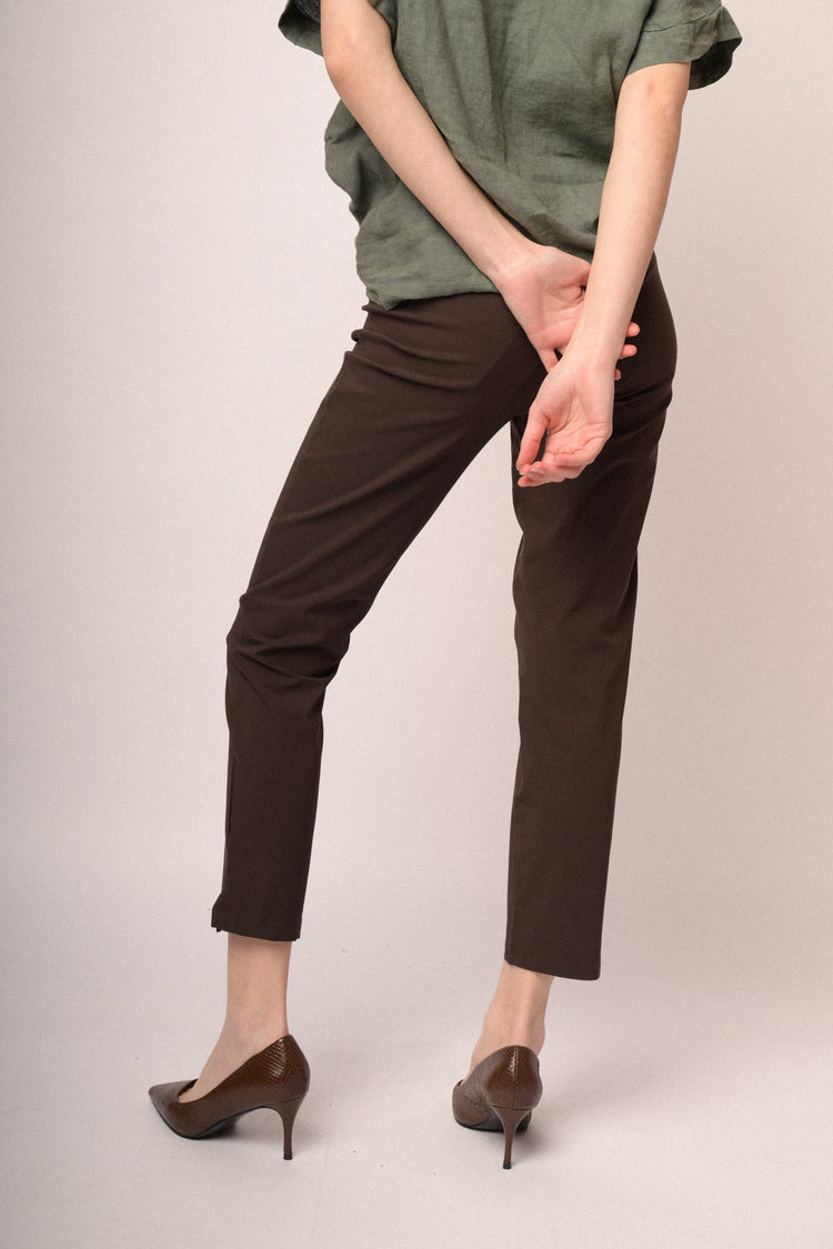 Pantaloni slim-fit misto viscosa cioccolato