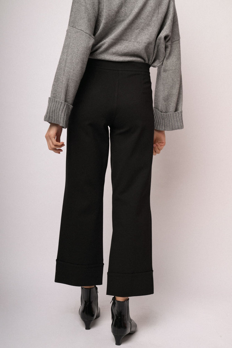 Pantaloni palazzo cropped neri con risvolto