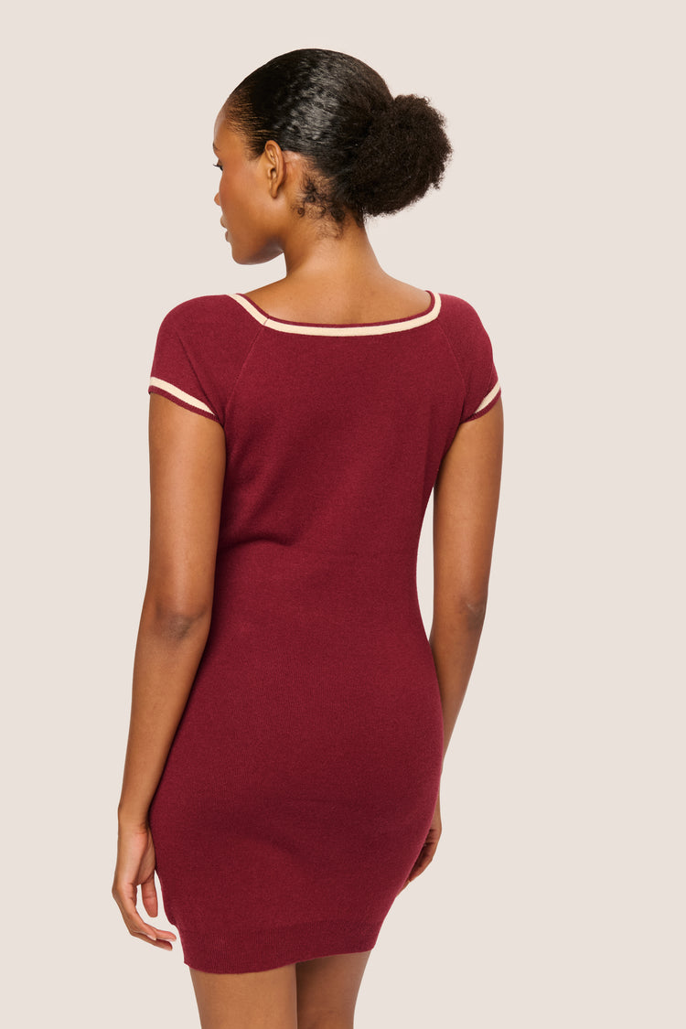 Abito in maglia con bottoni-gioiello