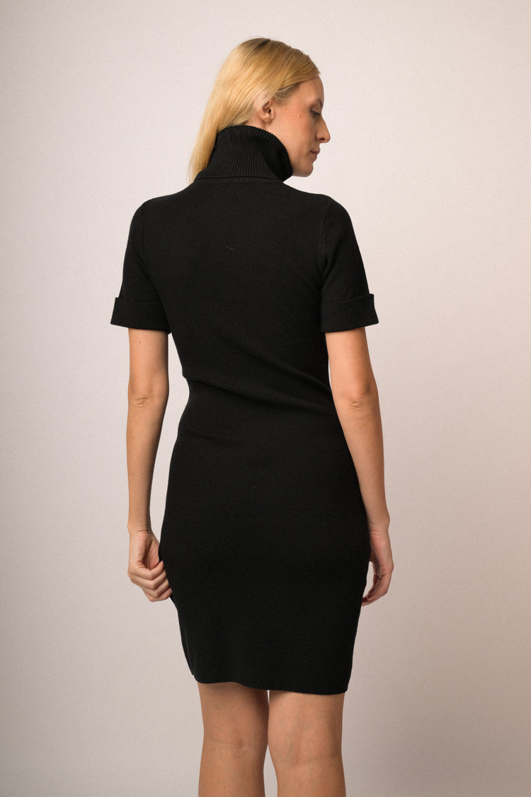 Abito basic collo e maniche corte