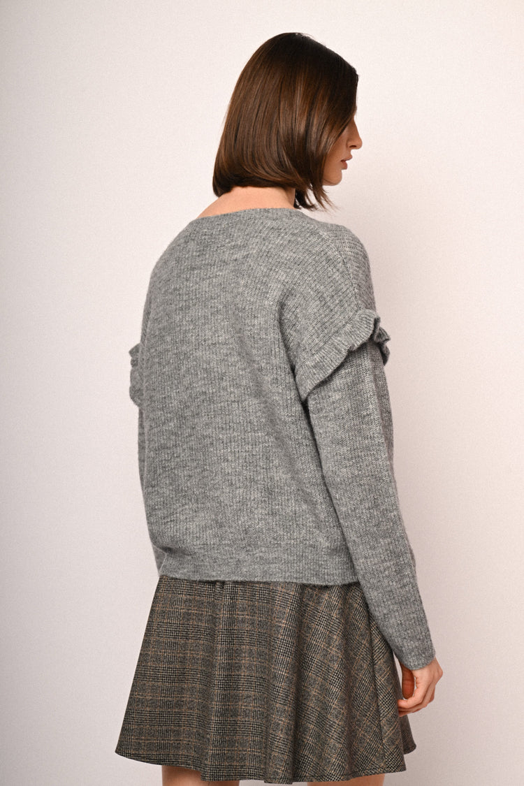 Pull con volants alle maniche