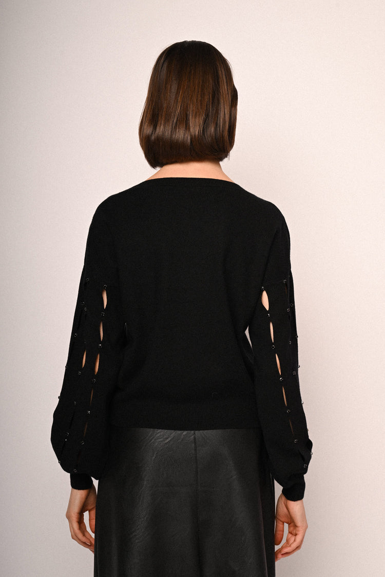 Pull con cut-outs e strass sulla maniche