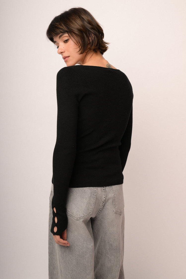 Maglia scollo con bottoni manica