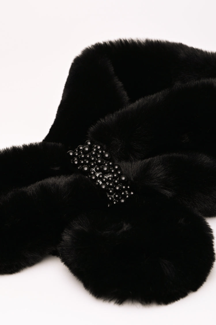 Sciarpa in faux fur con anello-gioiello