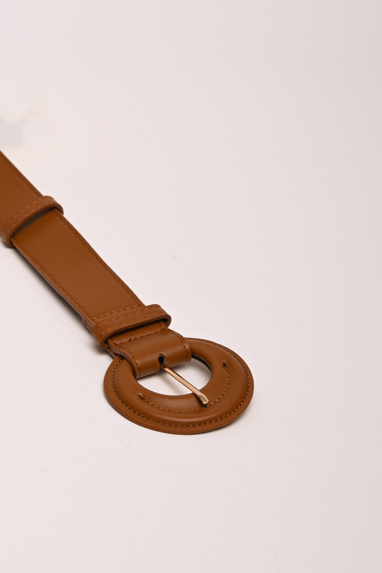 Cintura in similpelle con fibbia tonda
