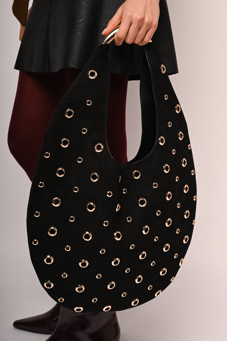 Borsa hobo con borchie decorative