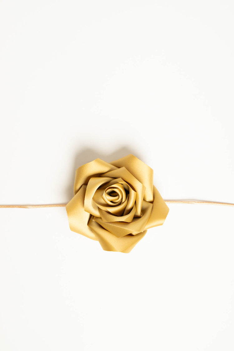 Collana laccio e fiore