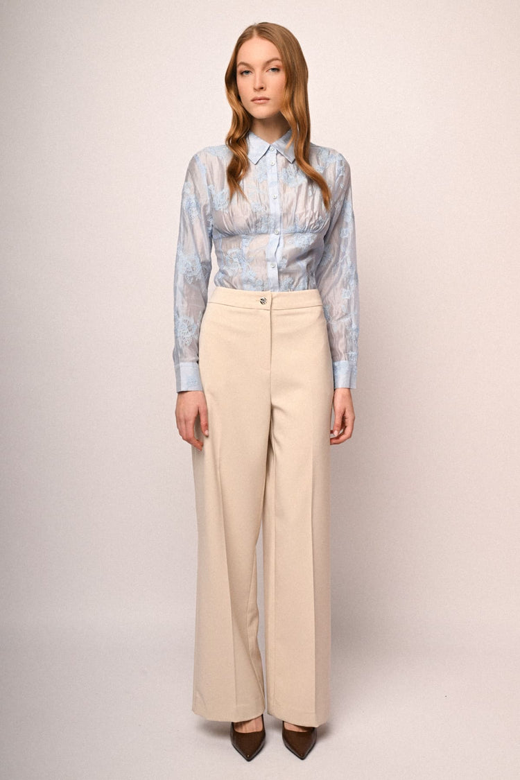 Camicia in organza azzurra con ricami