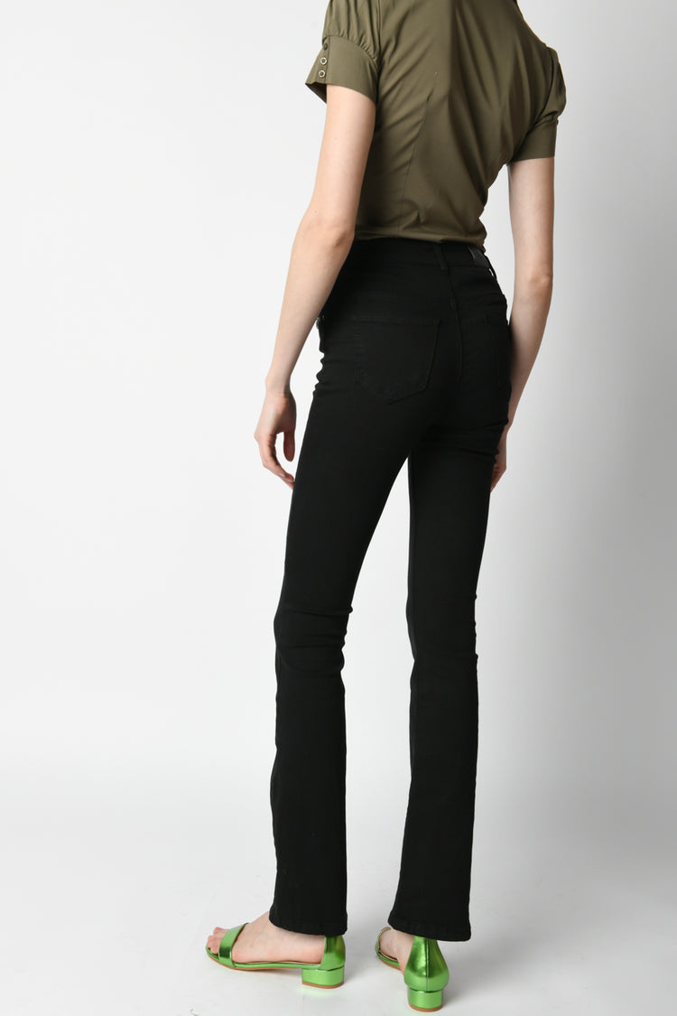 Jeans svasati con cristalli decorativi