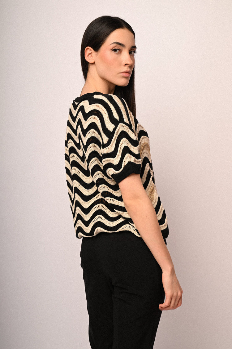 Pull in maglia crochet a righe ondulate