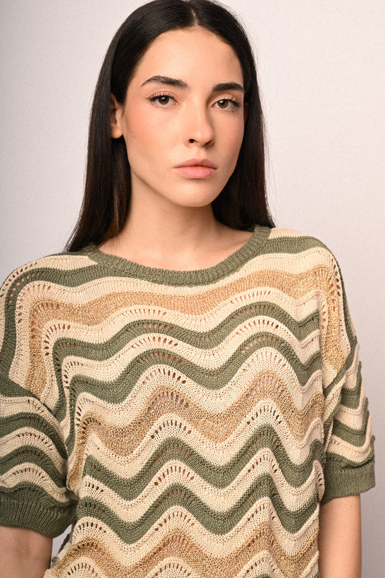 Pull in maglia crochet a righe ondulate
