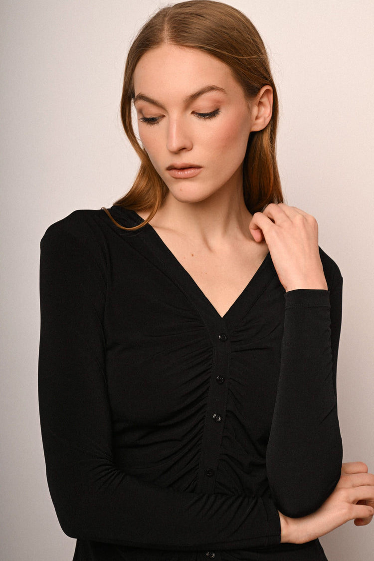 Top a maniche lunghe con bottoni