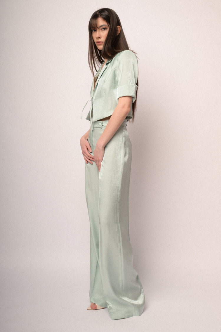 Blazer crop in raso verde acqua con laccetti