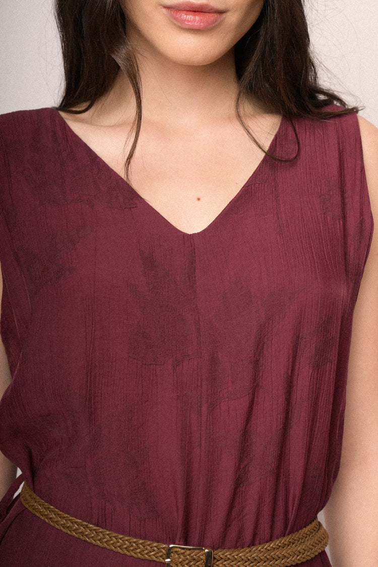 Tuta in jacquard foliage bordeaux con cintura