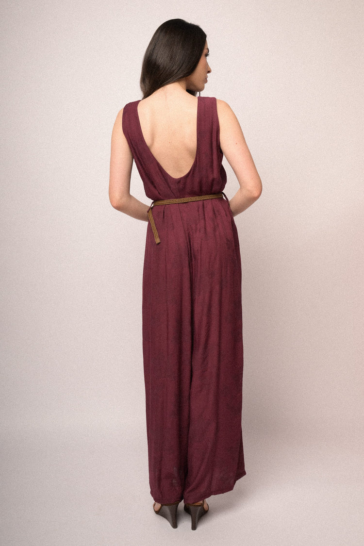 Tuta in jacquard foliage bordeaux con cintura