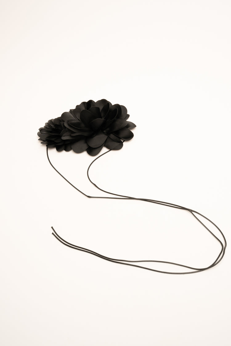 Cintura sottile nera con fiori 3D