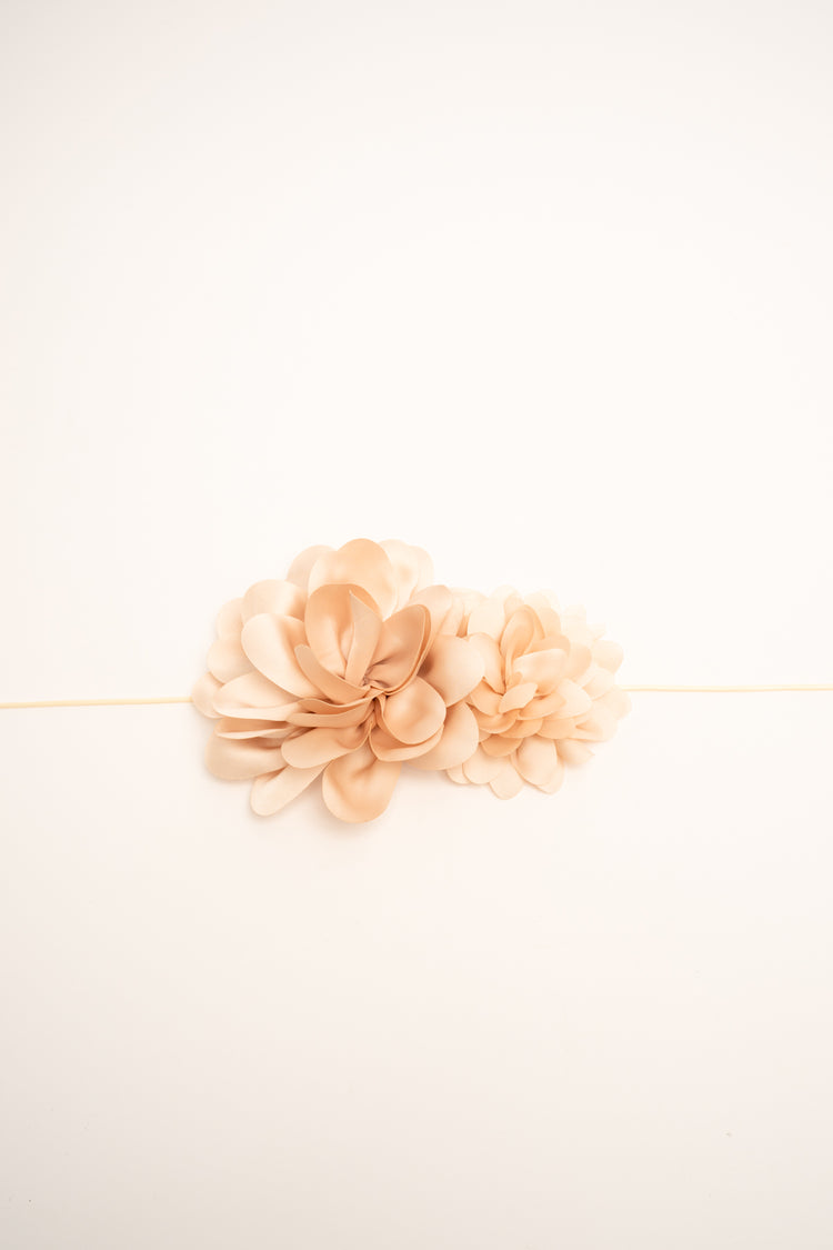 Cintura sottile rosa cipria con fiori 3D