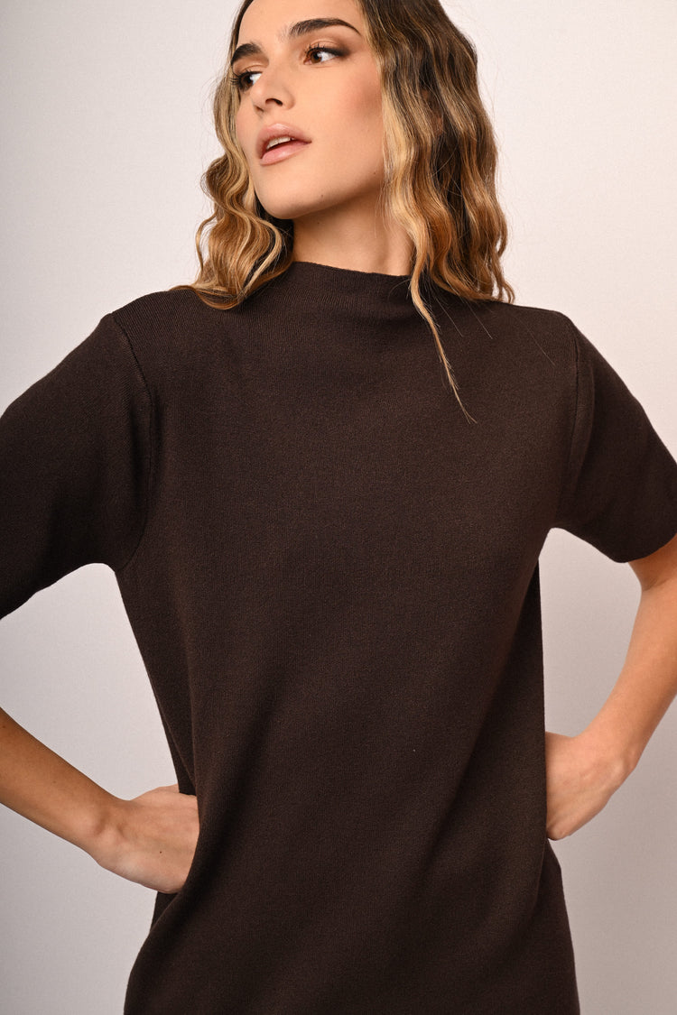 Abito in maglia con collo a lupetto