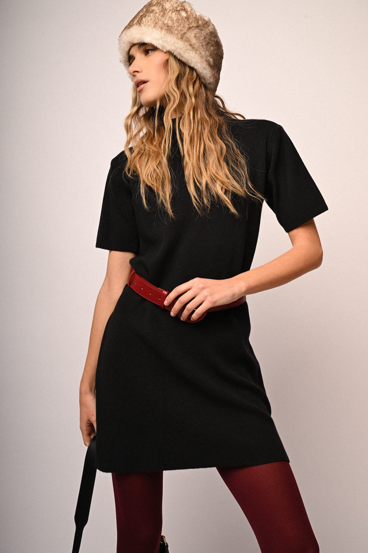 Abito in maglia con collo a lupetto