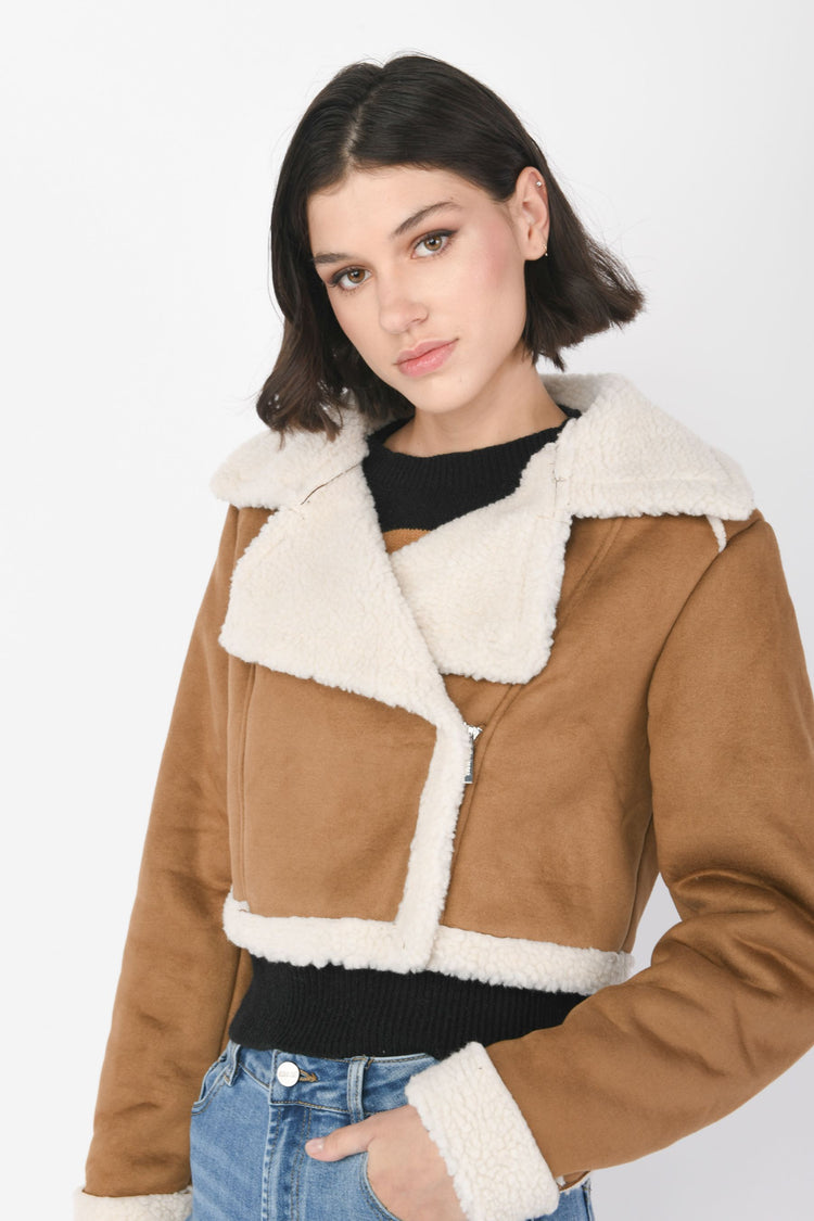 Giacca crop in faux suede e shearling