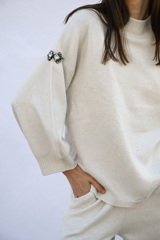 Pull con decorazioni gioiello