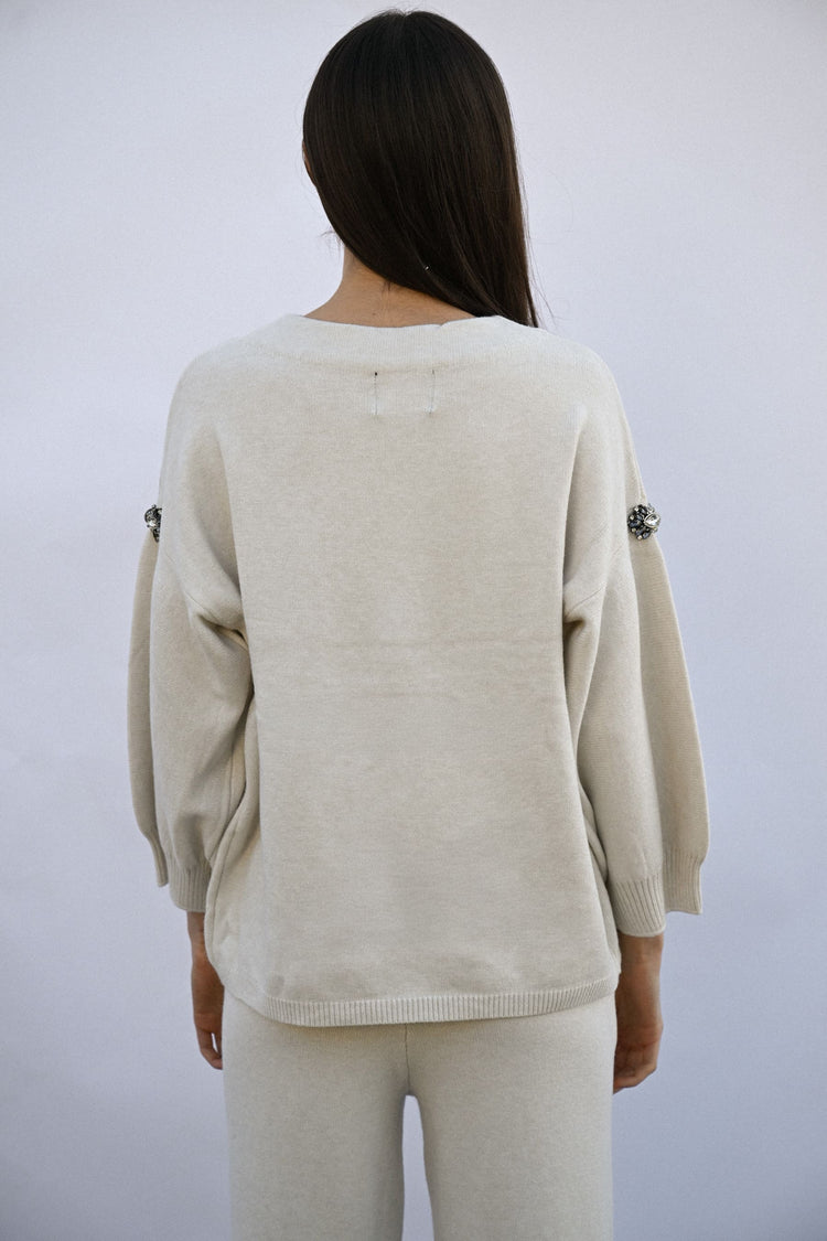 Pull con decorazioni gioiello