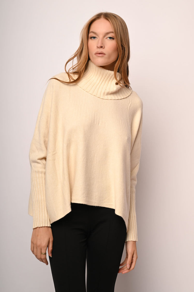 Dolcevita oversize con maniche a pipistrello