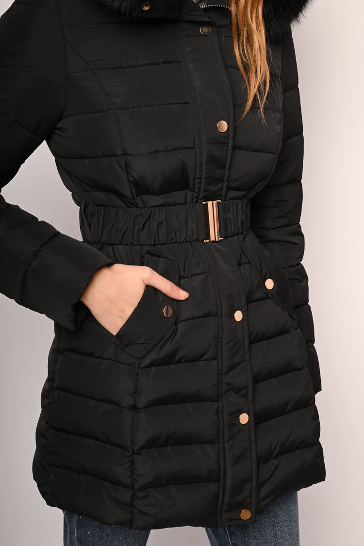 Piumino con cappuccio in faux fur e cintura
