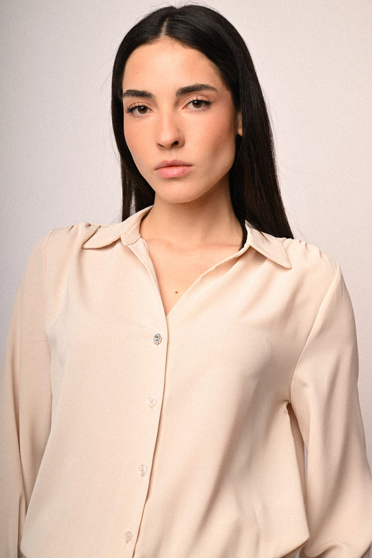 Camicia con bottone gioiello