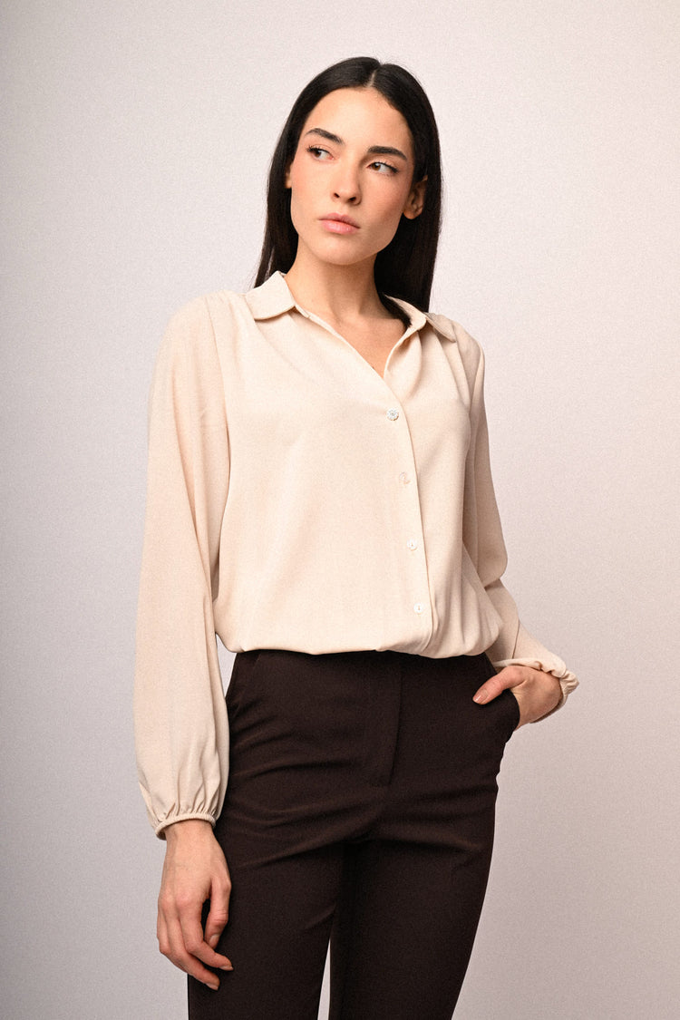 Camicia con bottone gioiello
