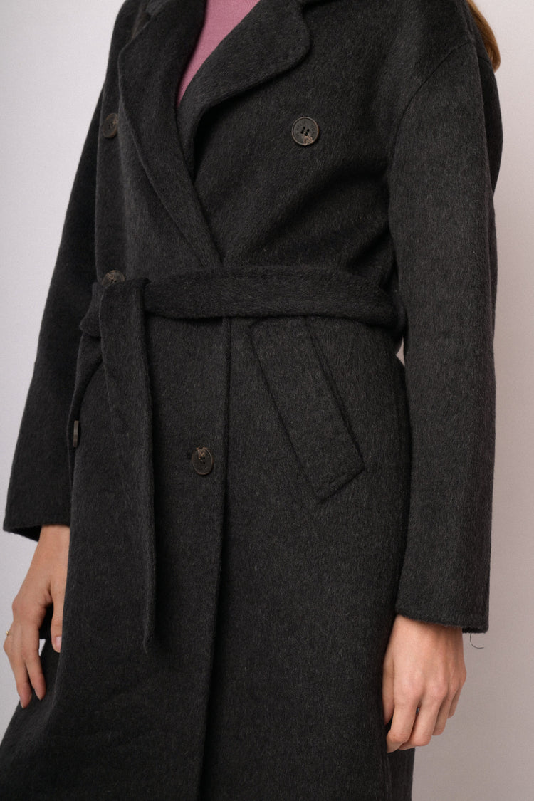 Cappotto lungo doppiopetto nero con cintura