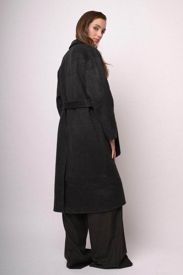 Cappotto lungo doppiopetto nero con cintura