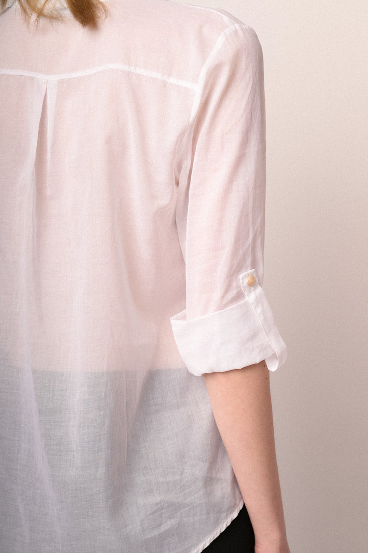 Blusa in cotone bianco con taschino