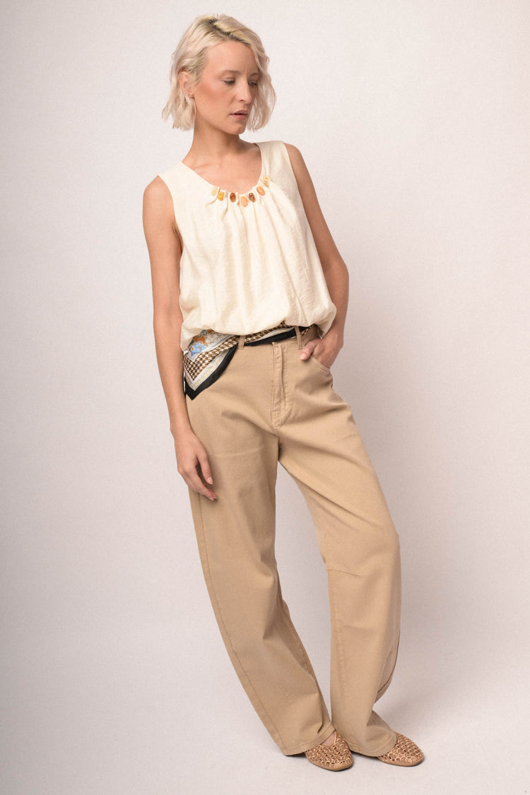Top con scollo pietre