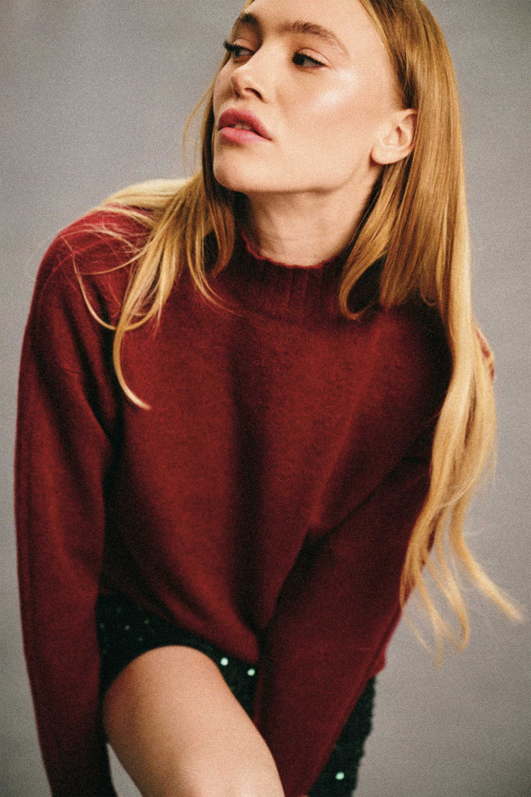 Pull oversize con collo a lupetto