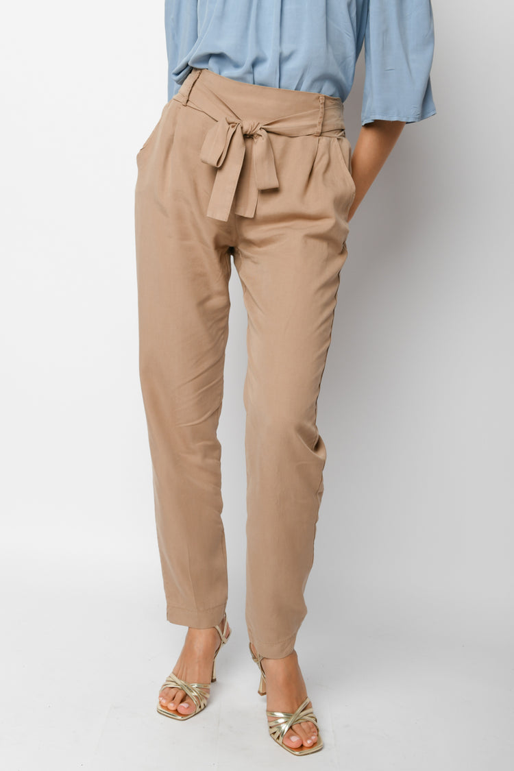 Pantaloni baggy con cintura