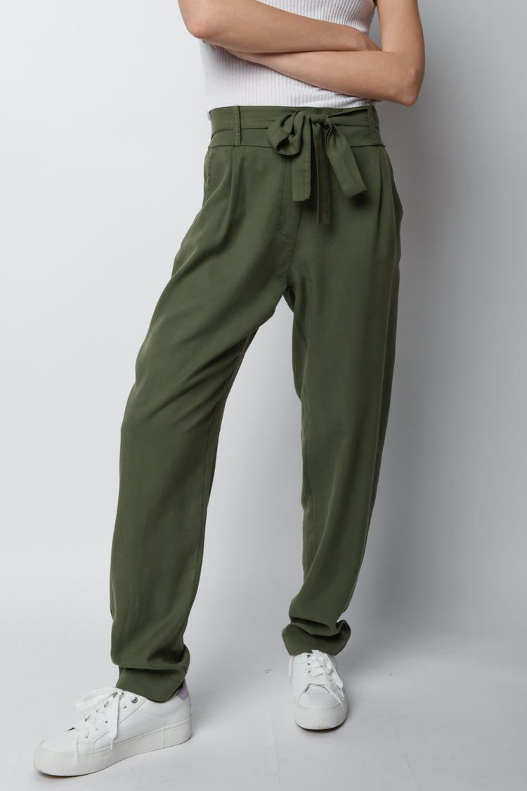 Pantaloni baggy con cintura